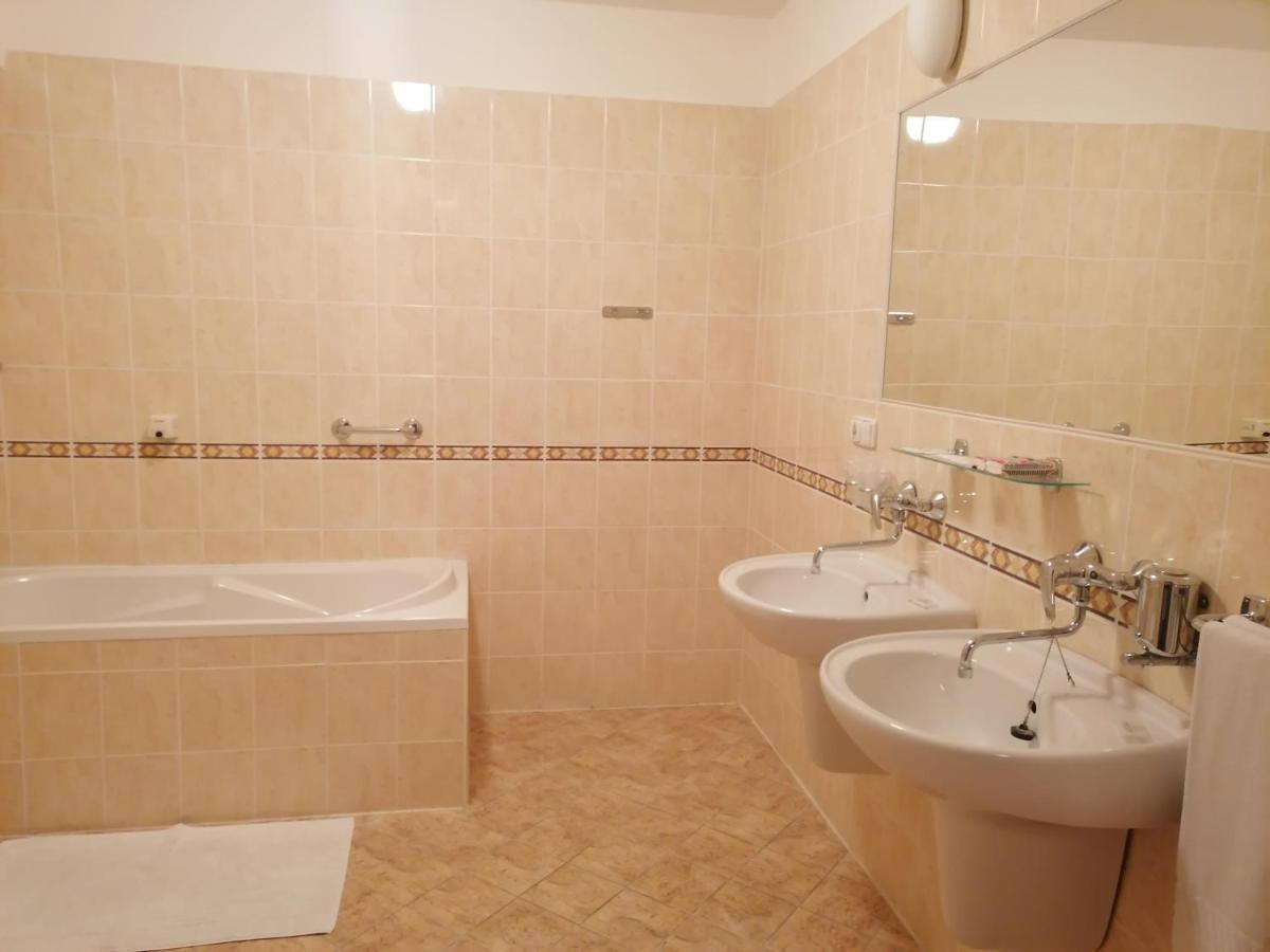 Hotel Kaskada Bojnice Zewnętrze zdjęcie